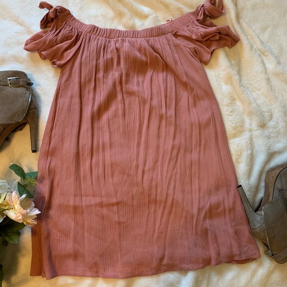 One Clothing Tops - NWT Blush Flowing Cold Shoulder Top Nordstrom